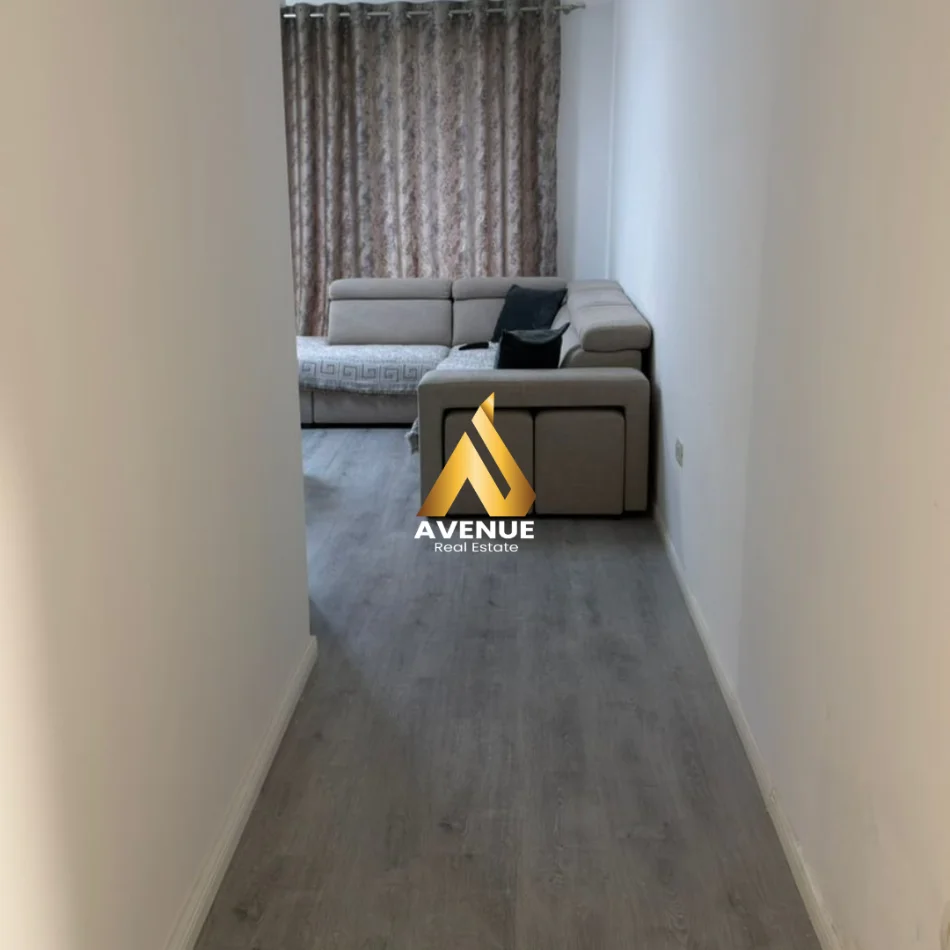 Tirane, jepet me qera apartament 2+1 Kati 3, 70 m² 700 € (Rruga 5 Maji)