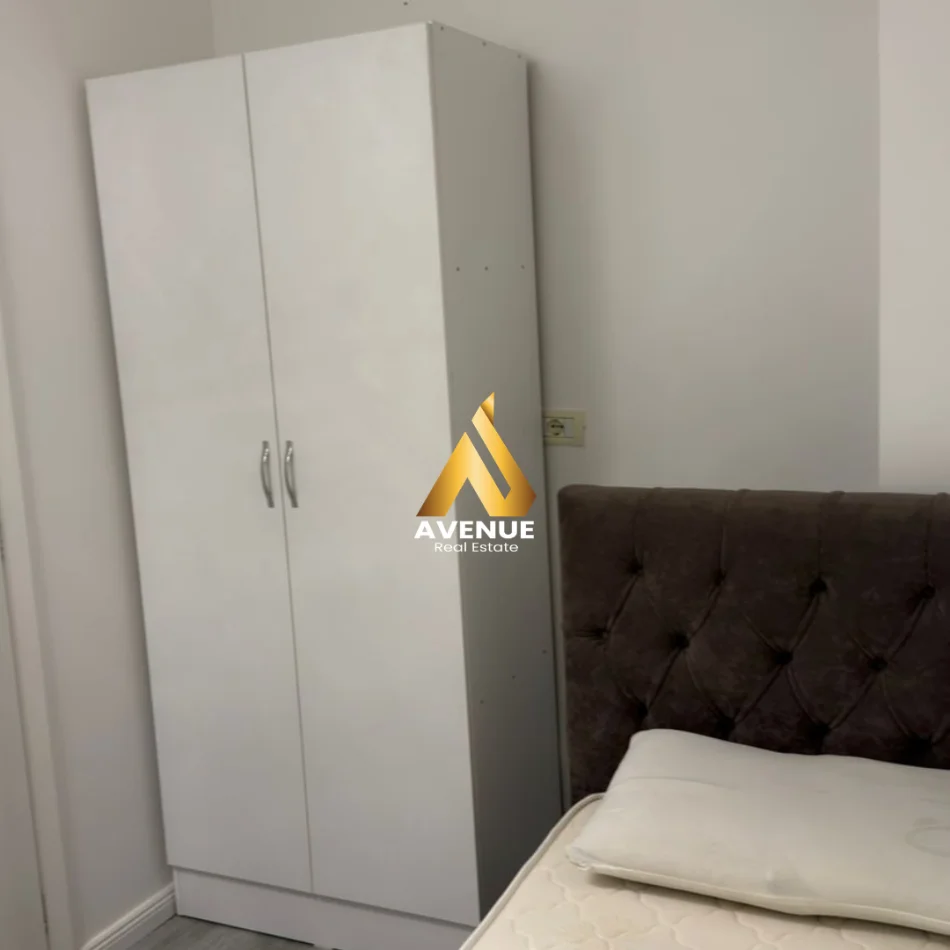 Tirane, jepet me qera apartament 2+1 Kati 3, 70 m² 700 € (Rruga 5 Maji)