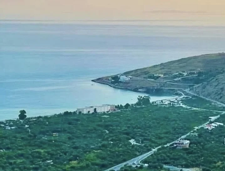 Himare, shitet toke ne bregdet , 2,340 m² 725,000 € (Buze Deti)