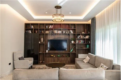 Tirane, shitet 3 Katshe , 400 m² (Liqeni i Thate)