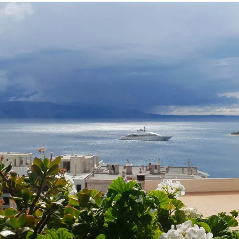 Sarande, jepet me qera bar-resorant Kati 0, 230 m² 2.000 € (Rruga butrinti)