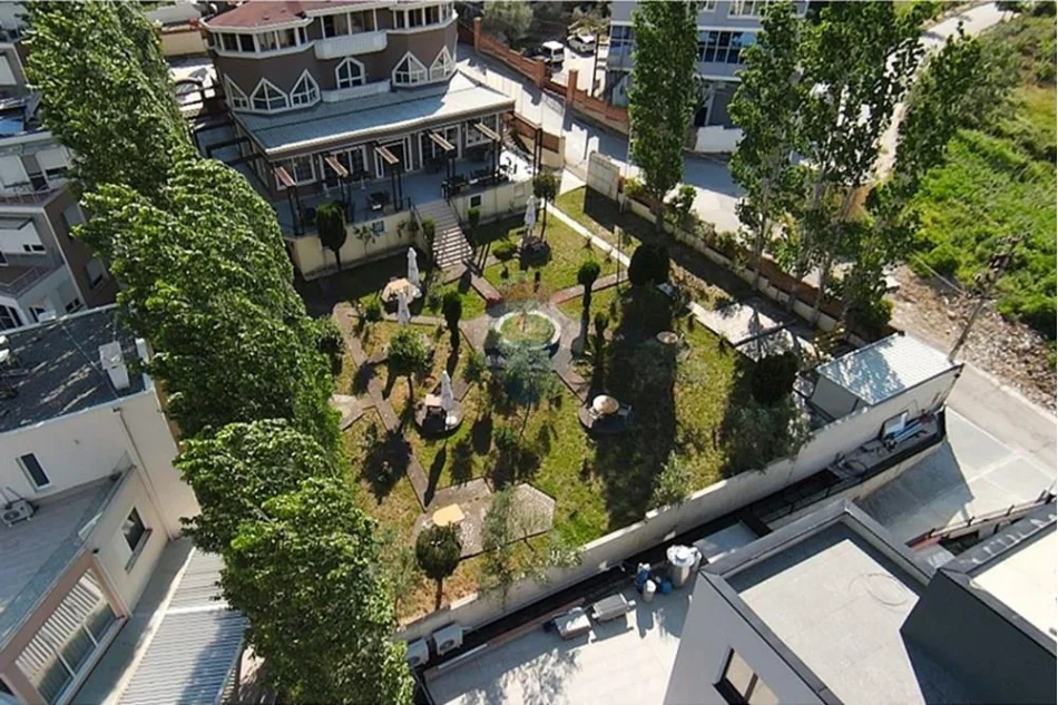 Tirane, shitet , 2.940 m² (Rruga Xhafer Shaba)