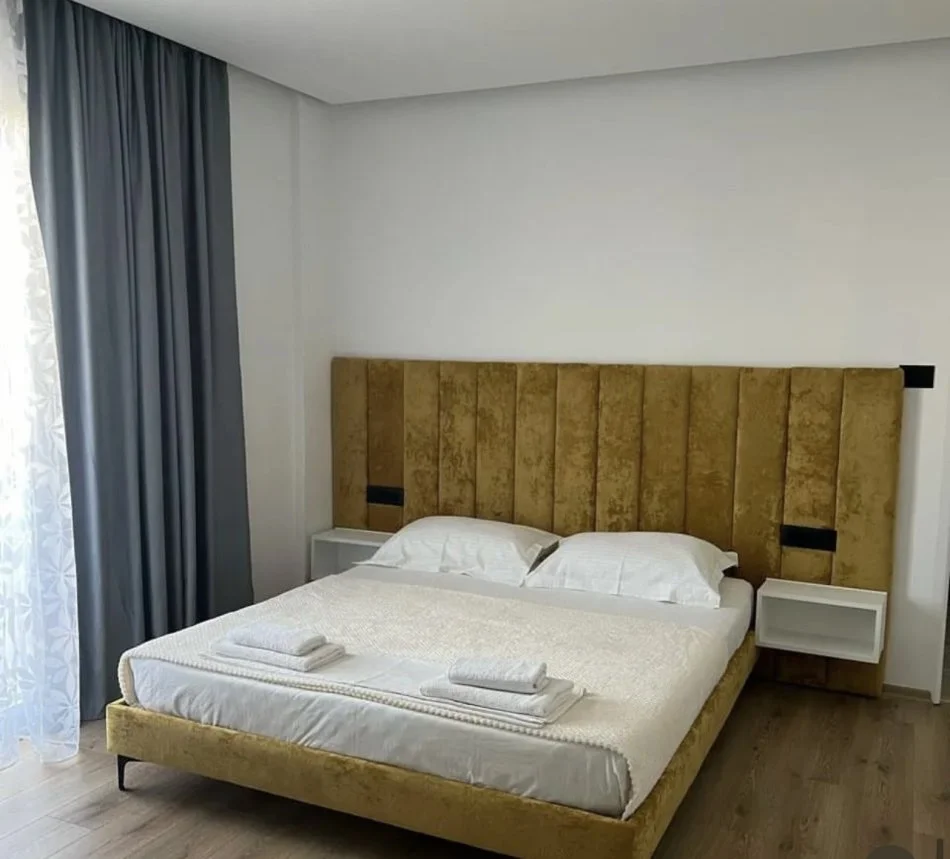 Ksamil ,Rruga e Butrintit Mundesi Ideale investimi Hotel ne shitje 3 katesh  i sapo restauruar me kushte bashkohore