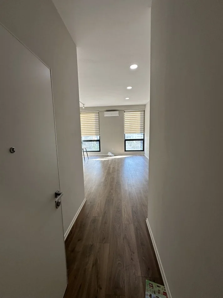 Tirane, jepet me qera zyre Kati 1, 40 m² 400 € (Porcelan , Perball Uet tek Gotech)