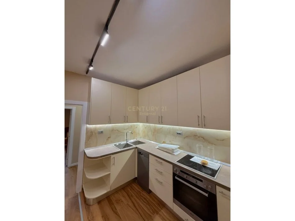 Tirane, jepet me qera apartament 2+1 Kati 3, 103 m² 1.000 € 