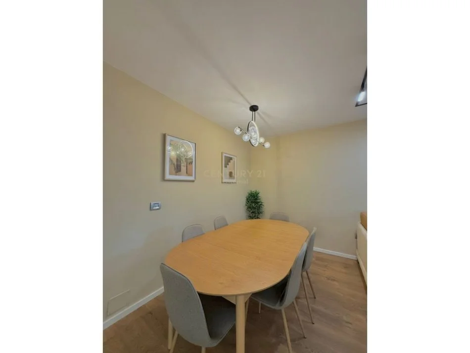 Tirane, jepet me qera apartament 2+1 Kati 3, 103 m² 1.000 € 