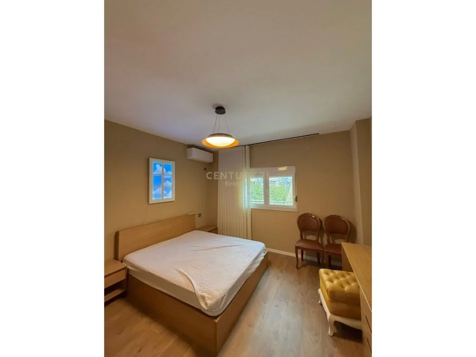 Tirane, jepet me qera apartament 2+1 Kati 3, 103 m² 1.000 € 