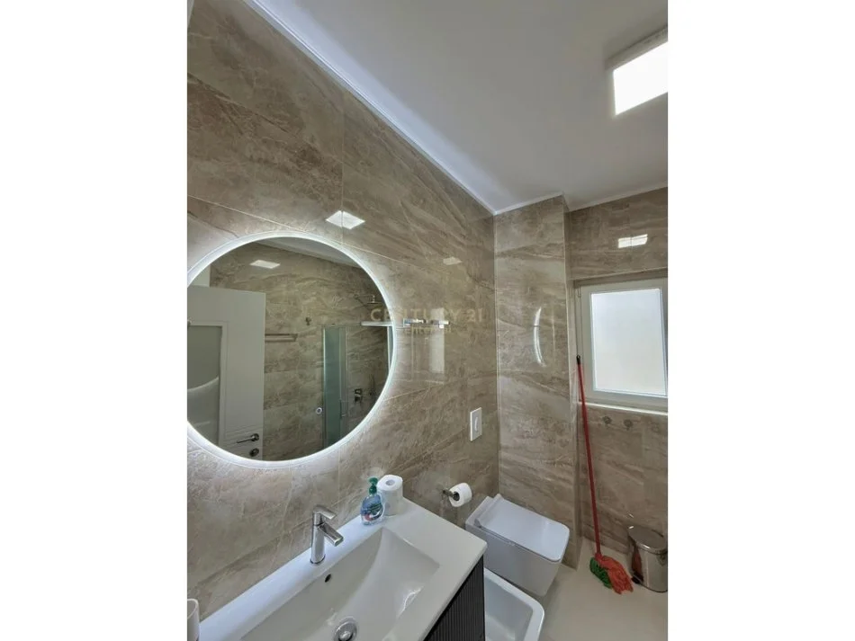 Tirane, jepet me qera apartament 2+1 Kati 3, 103 m² 1.000 € 