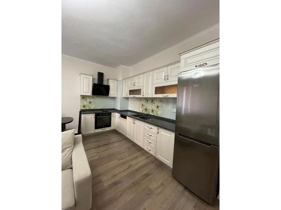 Tirane, jepet me qera apartament 2+1 Kati 2, 90 m² 450 € 