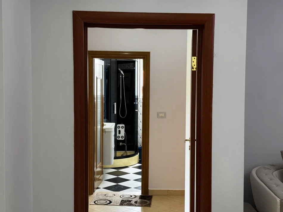 Tirane, jepet me qera apartament 3+1+Ballkon Kati 3, 115 m² 750 € (Rruga muhamet Deliu)