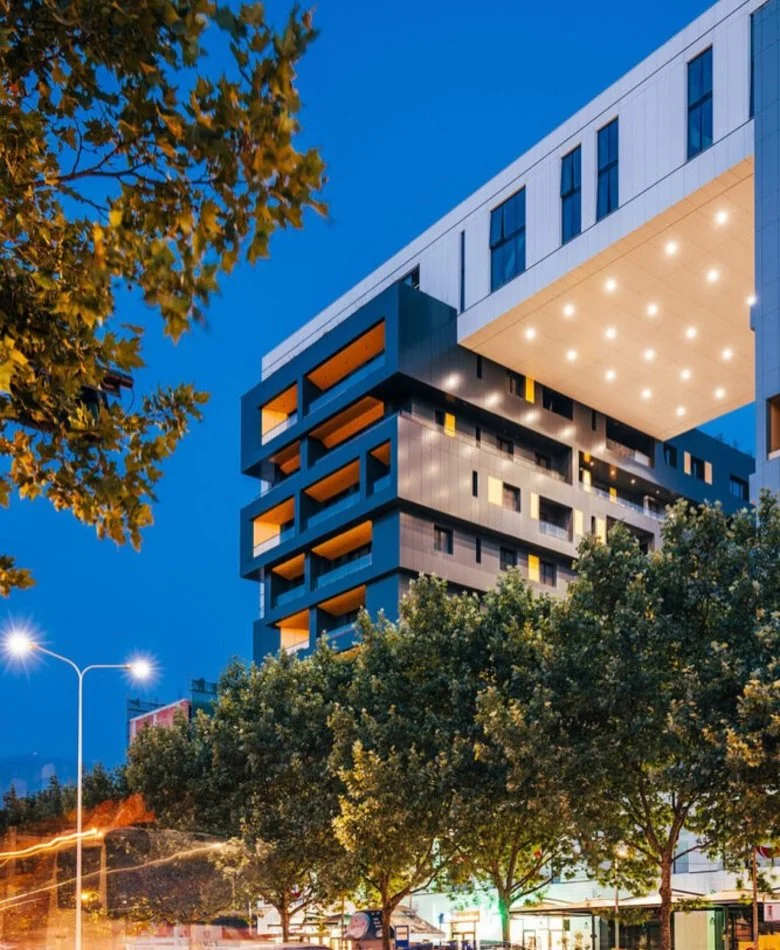 Tirane, shitet apartament 1+1+Ballkon , 124 m² 330.000 € (Square 21)