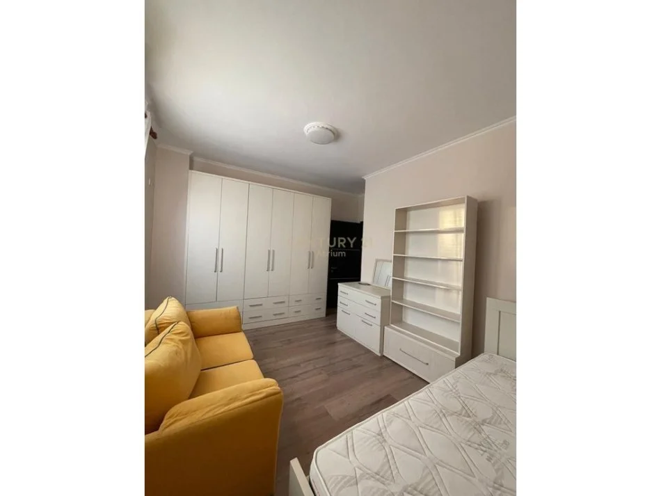 Tirane, jepet me qera apartament 2+1 Kati 2, 90 m² 450 € 