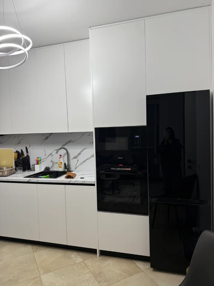 Tirane, jepet me qera apartament 2+1,Rr.Barrikadave,Kati 4, 85 m² ,80.000 lek
