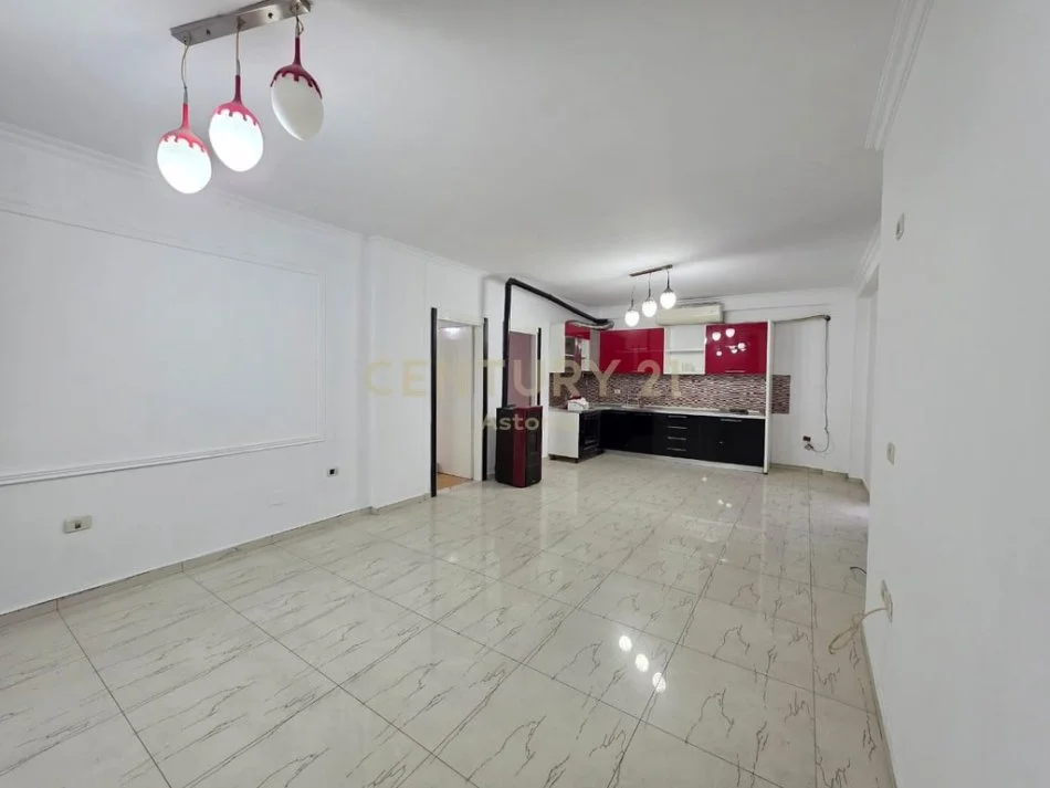 Tirane, shitet 3+1 Kati 1, 120 m² 140.000 € (Yzeberisht)