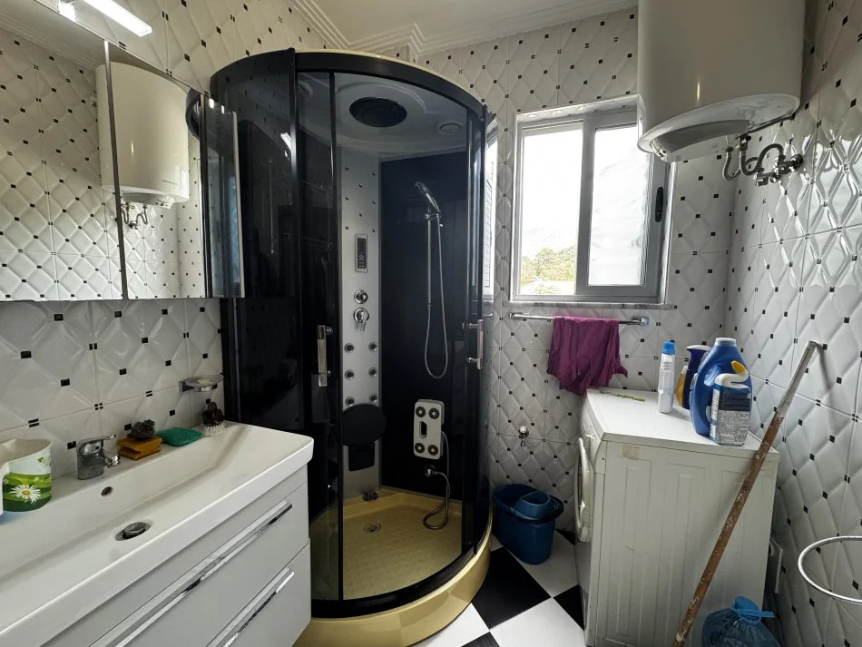 Tirane, jepet me qera apartament 3+1+Ballkon Kati 3, 115 m² 750 € (Rruga muhamet Deliu)