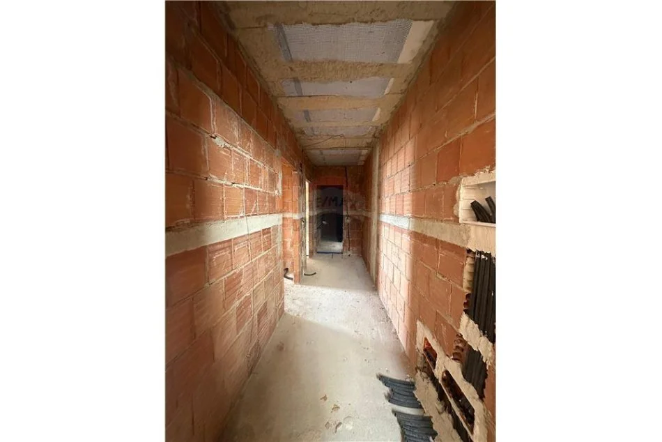 Tirane, shitet apartament 1+1+Ballkon , 66 m² 97.000 € (5maj)