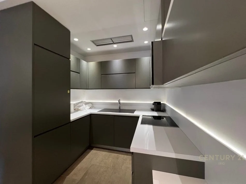 Tirane, jepet me qera apartament 2+1 Kati 2, 80 m² 750 € 