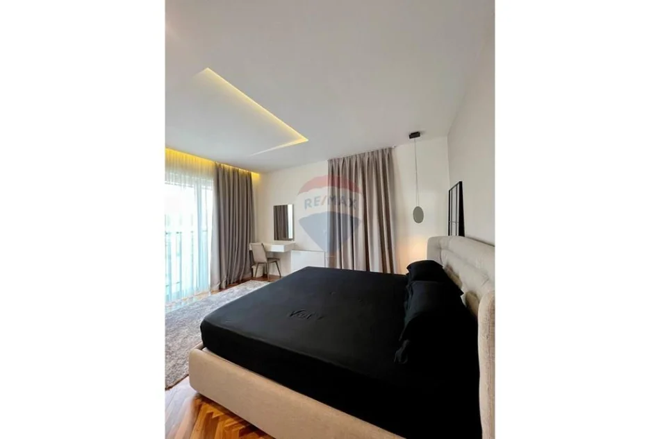 Tirane, jepet me qera 2+1 , 135 m² 2.100 € (Rruga Faik Konica)