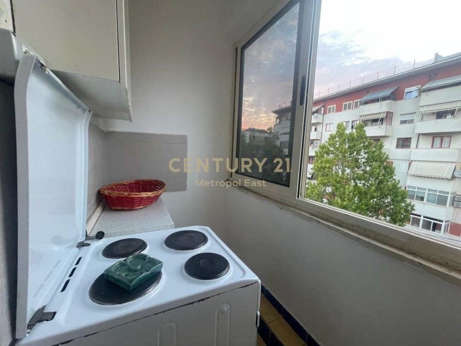 Tirane, jepet me qera apartament 1+1 Kati 5, 60 m² 450 € 