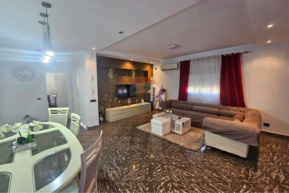 Tirane, jepet me qera 2+1 , 125 m² 725 € (Komuna e Parisit)