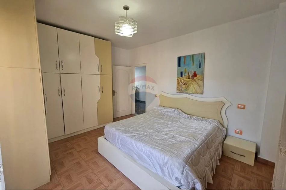 Tirane, jepet me qera 2+1 , 125 m² 725 € (Komuna e Parisit)