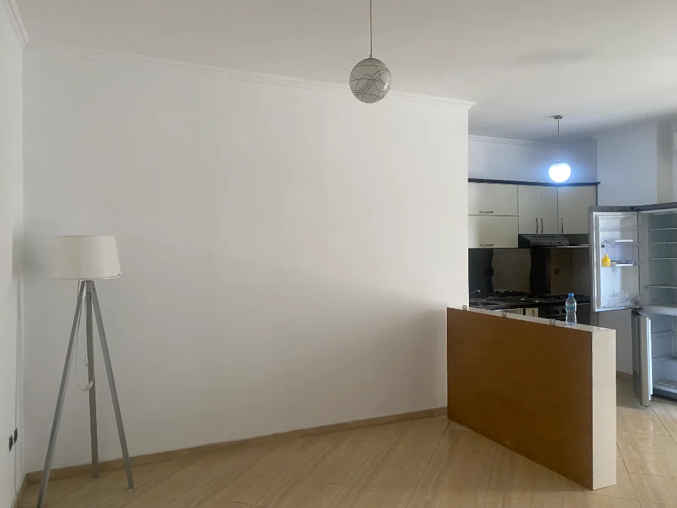 Tirane, jepet me qera apartament 2+1+Aneks+Ballkon Kati 3, 92 m² 700€ Tefta Tashko)