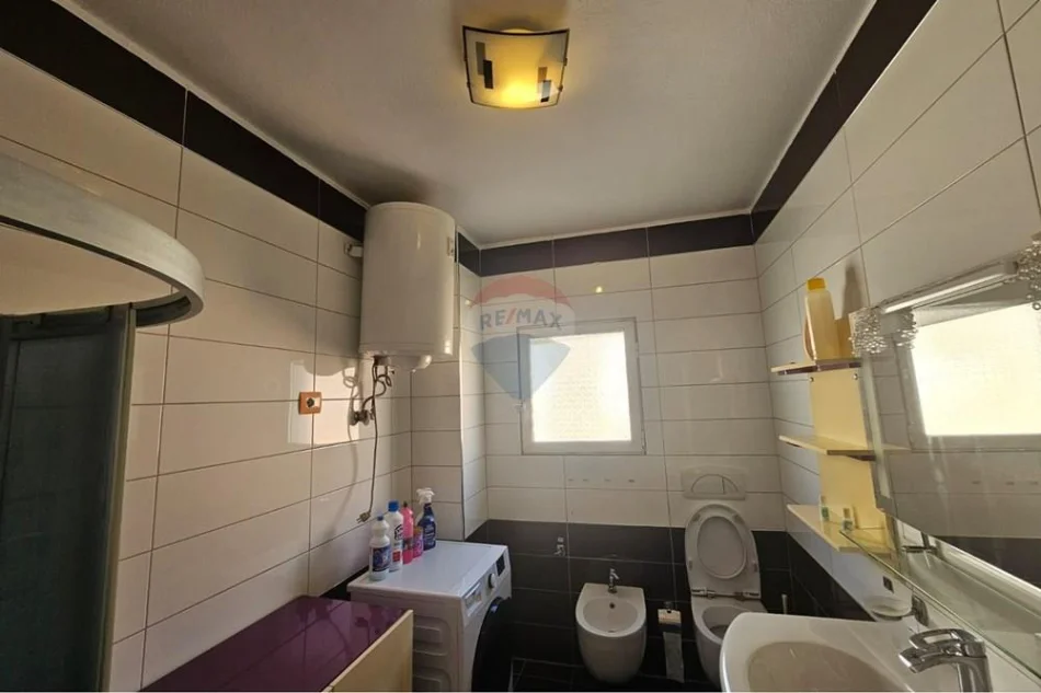 Tirane, jepet me qera 2+1 , 125 m² 725 € (Komuna e Parisit)