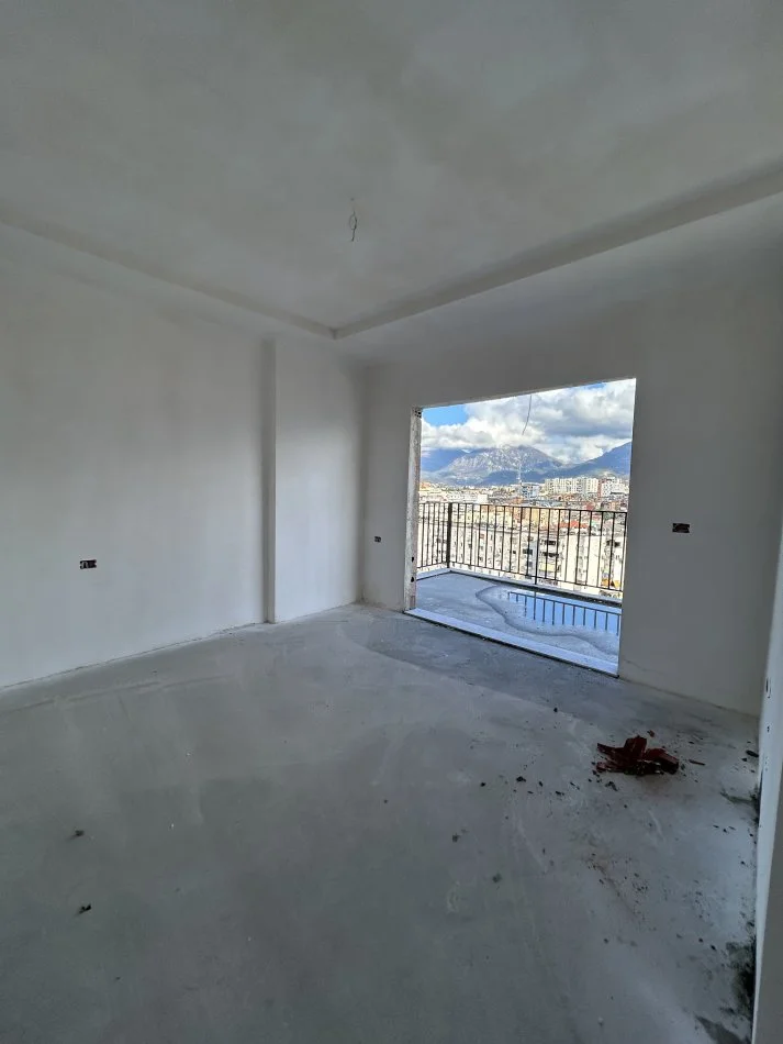 Tirane, shitet apartament 2+1+Ballkon Kati 8, 159 m² 245.000 € (Rruga Qemal Stafa)