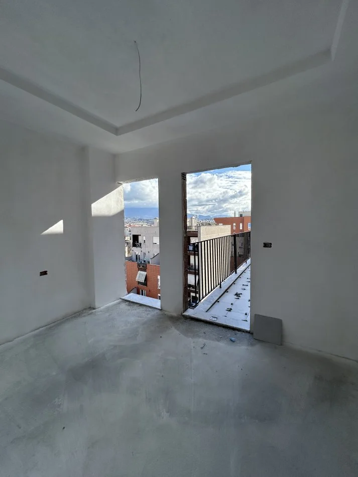 Tirane, shitet apartament 2+1+Ballkon Kati 8, 159 m² 245.000 € (Rruga Qemal Stafa)