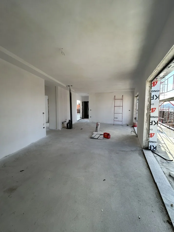 Tirane, shitet apartament 2+1+Ballkon Kati 8, 159 m² 245.000 € (Rruga Qemal Stafa)