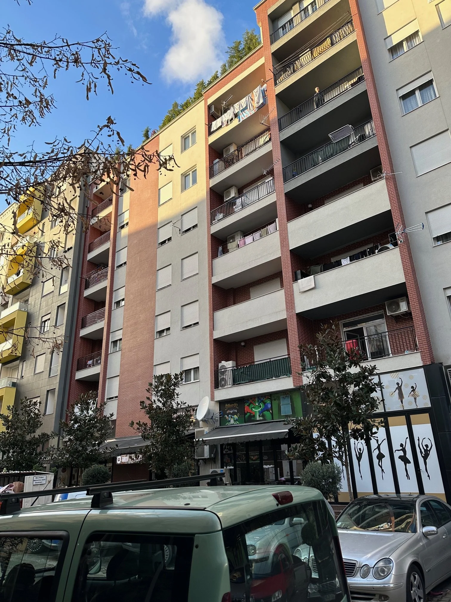Shitet Apartament 1+1 te Rr, 5 Maji
