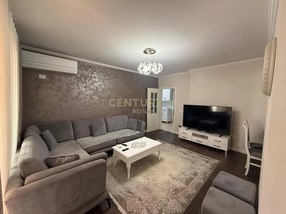 Tirane, jepet me qera apartament 2+1 Kati 4, 110 m² 800 € 