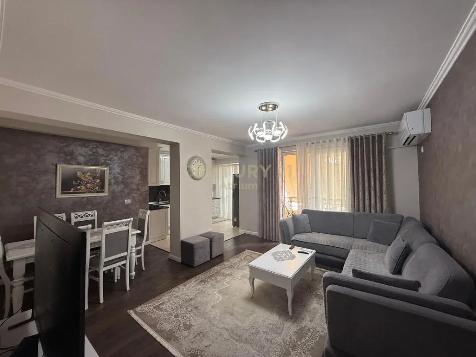 Tirane, jepet me qera apartament 2+1 Kati 4, 110 m² 800 € 