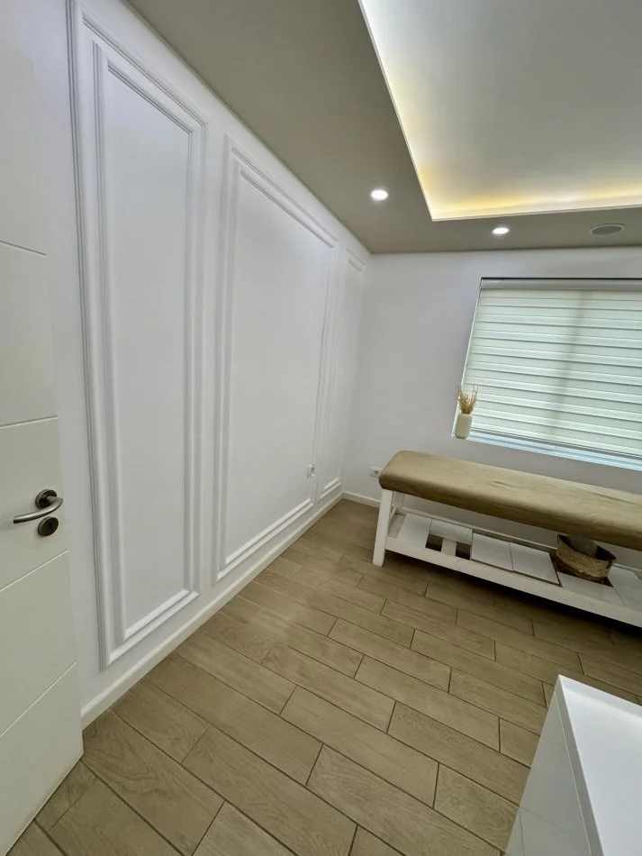 Tirane, jepet me qera ambjent biznesi, 68 m² 700€ Kryqezimi i Vasil Shantos