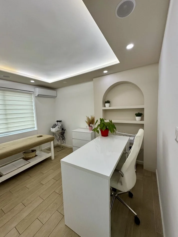 Tirane, jepet me qera ambjent biznesi, 68 m² 700€ Kryqezimi i Vasil Shantos