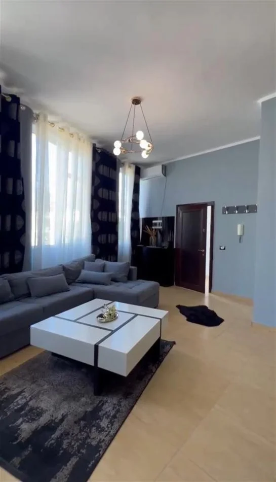 Tirane, jepet me qera apartament 1+1 Kati 1, 58 m² 400 € (Prane Restorant Fresku , rruga Dalip Topi)
