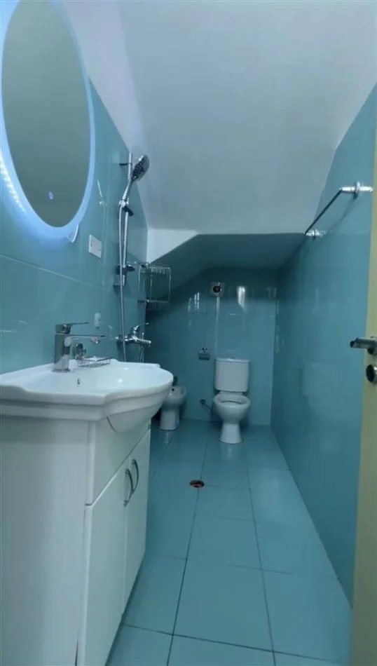 Tirane, jepet me qera apartament 1+1 Kati 1, 58 m² 400 € (Prane Restorant Fresku , rruga Dalip Topi)