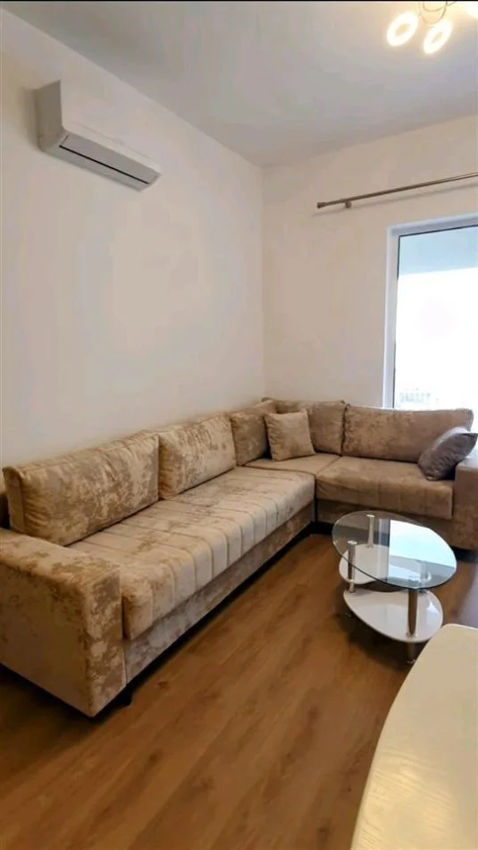 Tirane, jepet me qera apartament 1+1+post parkimi Kati 5, 70 m² 450 € (Ali Demi , Kompleksi Kaimi)