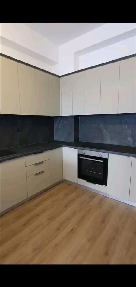 Tirane, jepet me qera apartament 1+1+post parkimi Kati 5, 70 m² 450 € (Ali Demi , Kompleksi Kaimi)