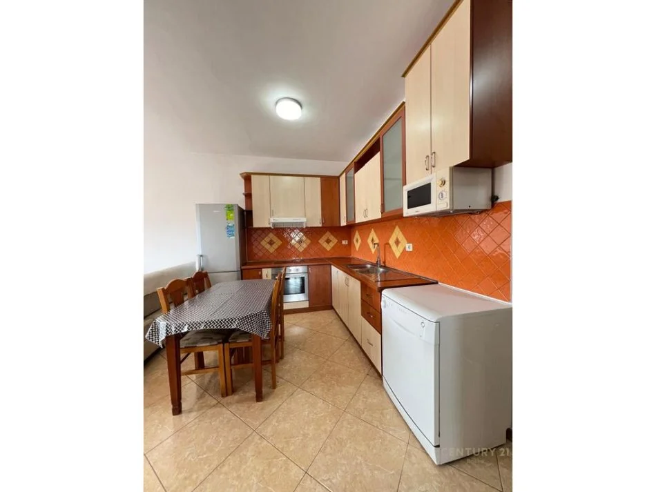 Tirane, jepet me qera apartament 2+1 Kati 8, 105 m² 600 € 
