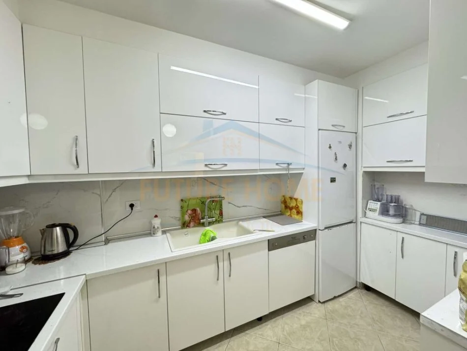 Tirane, shitet apartament 2+1 Kati 7, 90 m² 110.000 € (Astir, Unaza e Re)