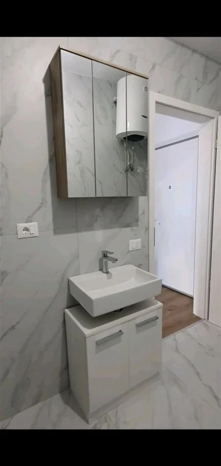 Tirane, jepet me qera apartament 1+1+post parkimi Kati 5, 70 m² 450 € (Ali Demi , Kompleksi Kaimi)