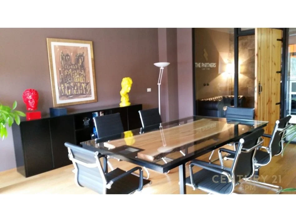 Tirane, jepet me qera ambjent biznesi Kati 4, 135 m² 1.800 € 