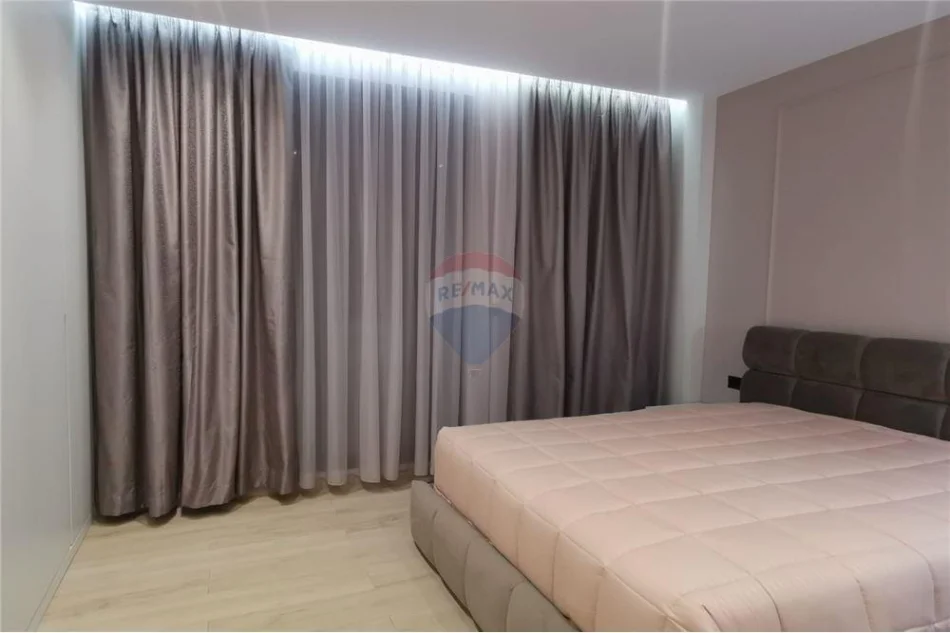 Tirane, jepet me qera 1+1 , 75 m² 850 € (Teg)