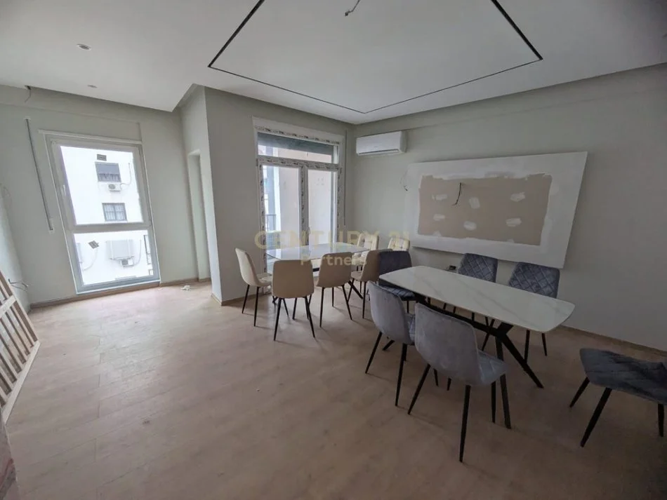 Tirane, shes apartament 2+1 Kati 6, 97 m² 179.000 € (5 Maj)