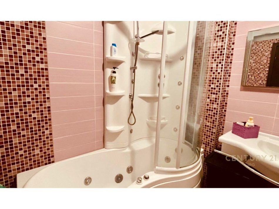Tirane, jepet me qera apartament 1+1 Kati 3, 80 m² 600 € (Ekspozita)