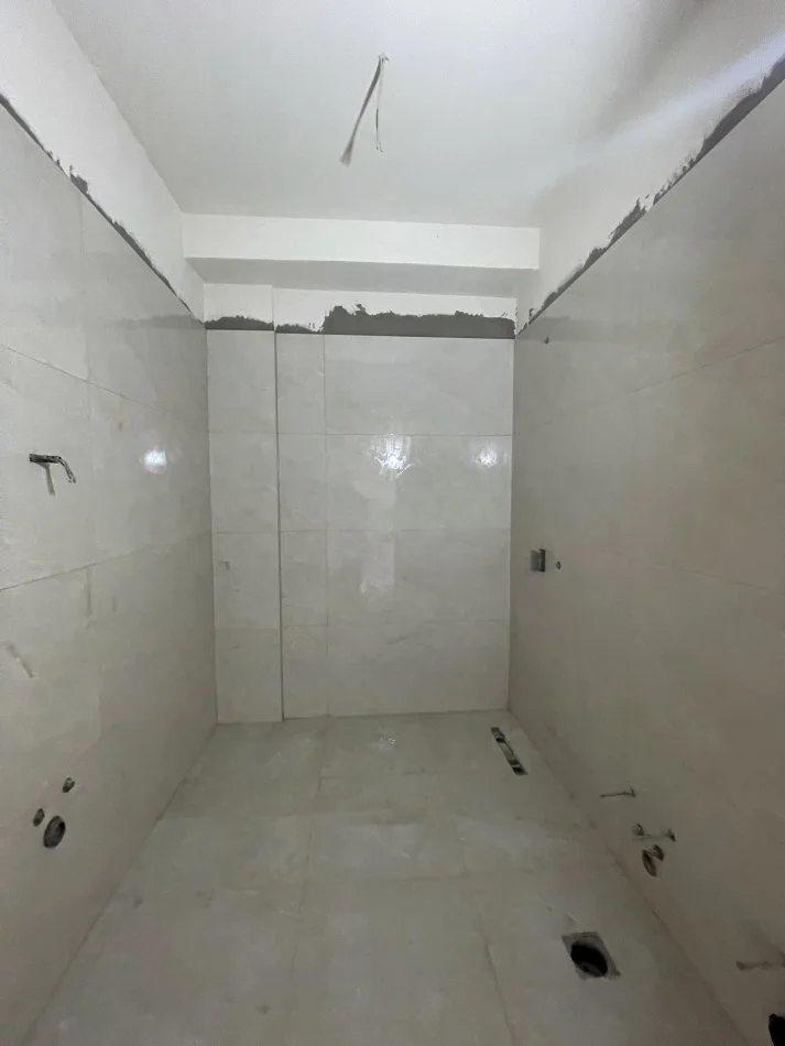 Tirane, shitet apartament 2+1+Ballkon Kati 5, 105 m² 282.150 € (Rruga e barrikadave)