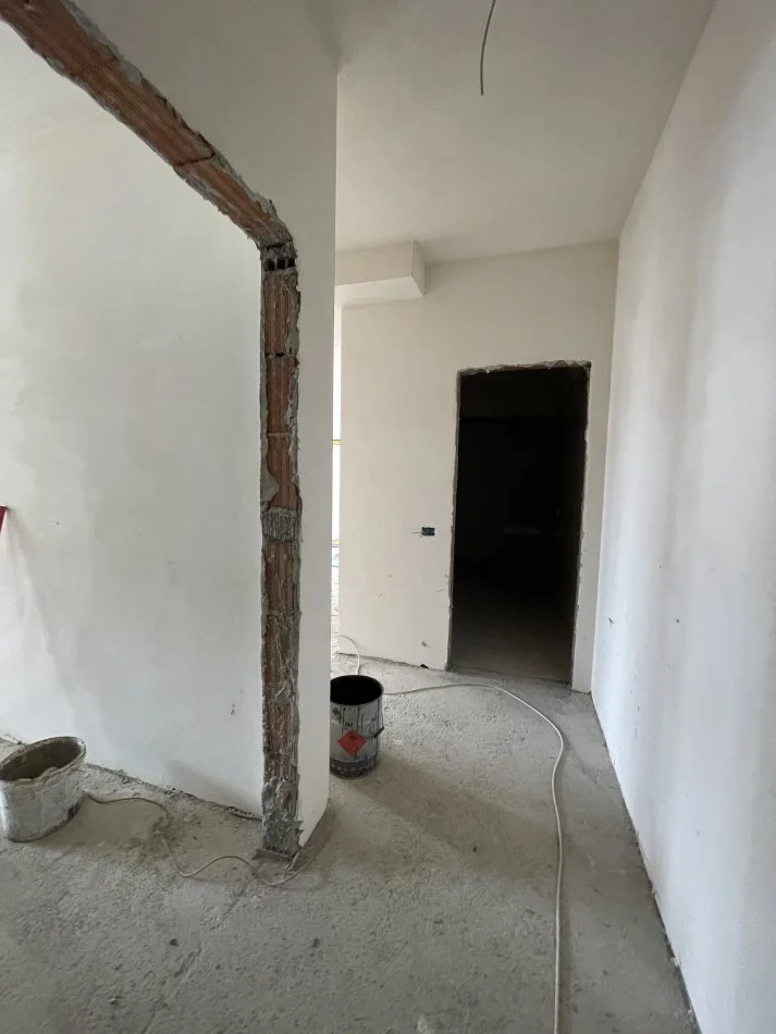 Tirane, shitet apartament 2+1+Ballkon Kati 5, 105 m² 282.150 € (Rruga e barrikadave)