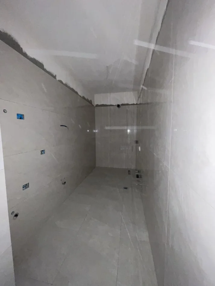 Tirane, shitet apartament 2+1+Ballkon Kati 5, 105 m² 282.150 € (Rruga e barrikadave)