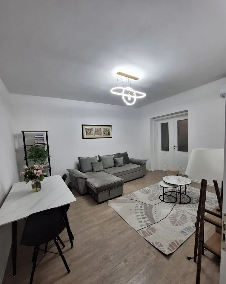 Tirane, jepet me qera apartament 1+1 Kati 2, 60 m² 600 € (Rruga e Barrikadave , Gjimanzi Sami Frasheri)
